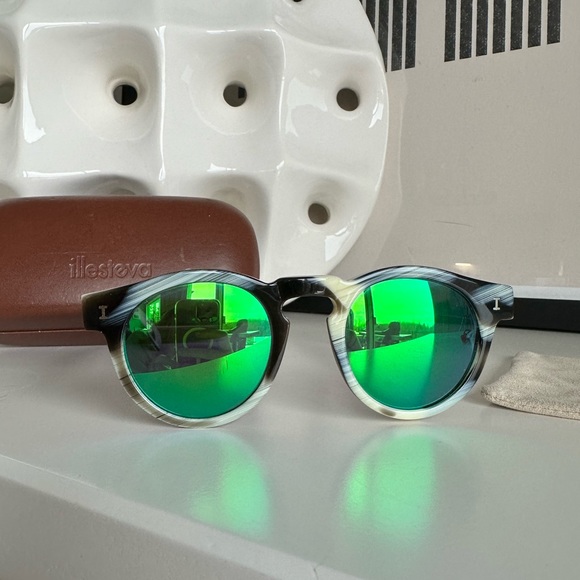 Illesteva Leonard Sunglasses in Horn/Aqua Green - Picture 7 of 8
